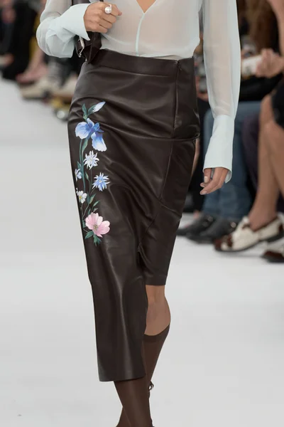 Look 60